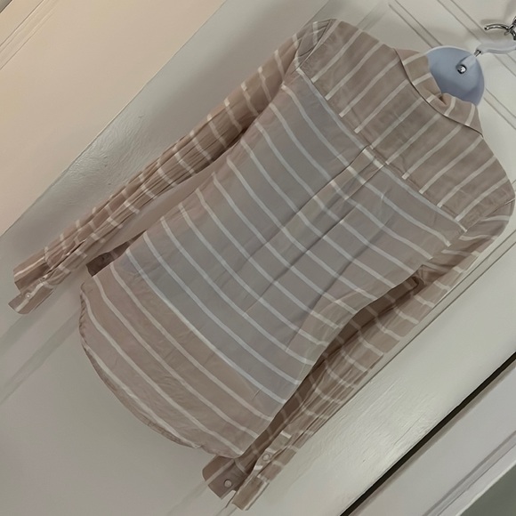 SO Light and flowey button down shirt - Picture 4 of 10